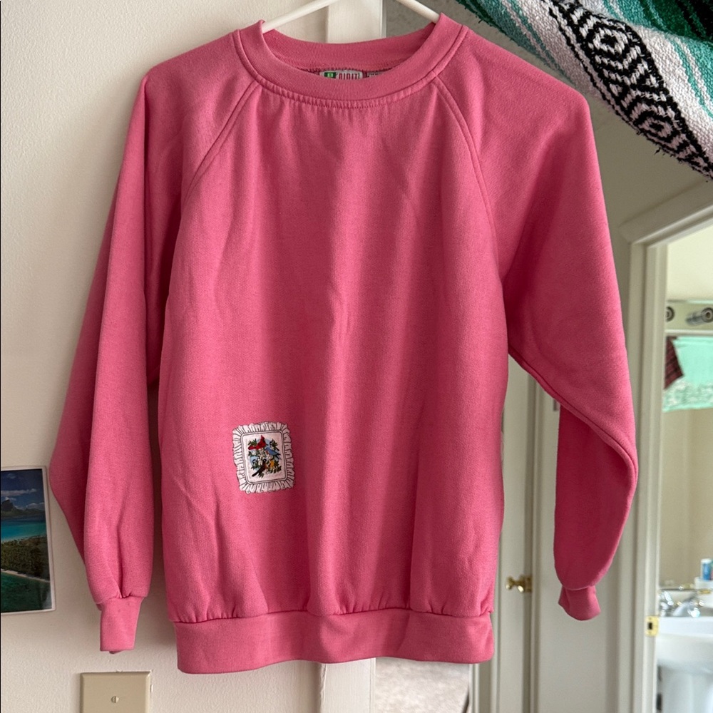 Vintage pink sweatshirt with cardinal patch